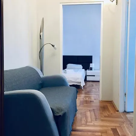 Main Market Square 21a *